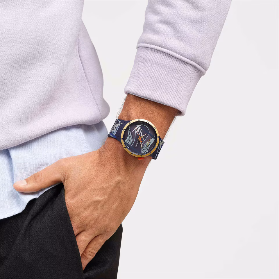 SB05Z700  BLUE AND GOLDEN LITHE DANCER SWATCH